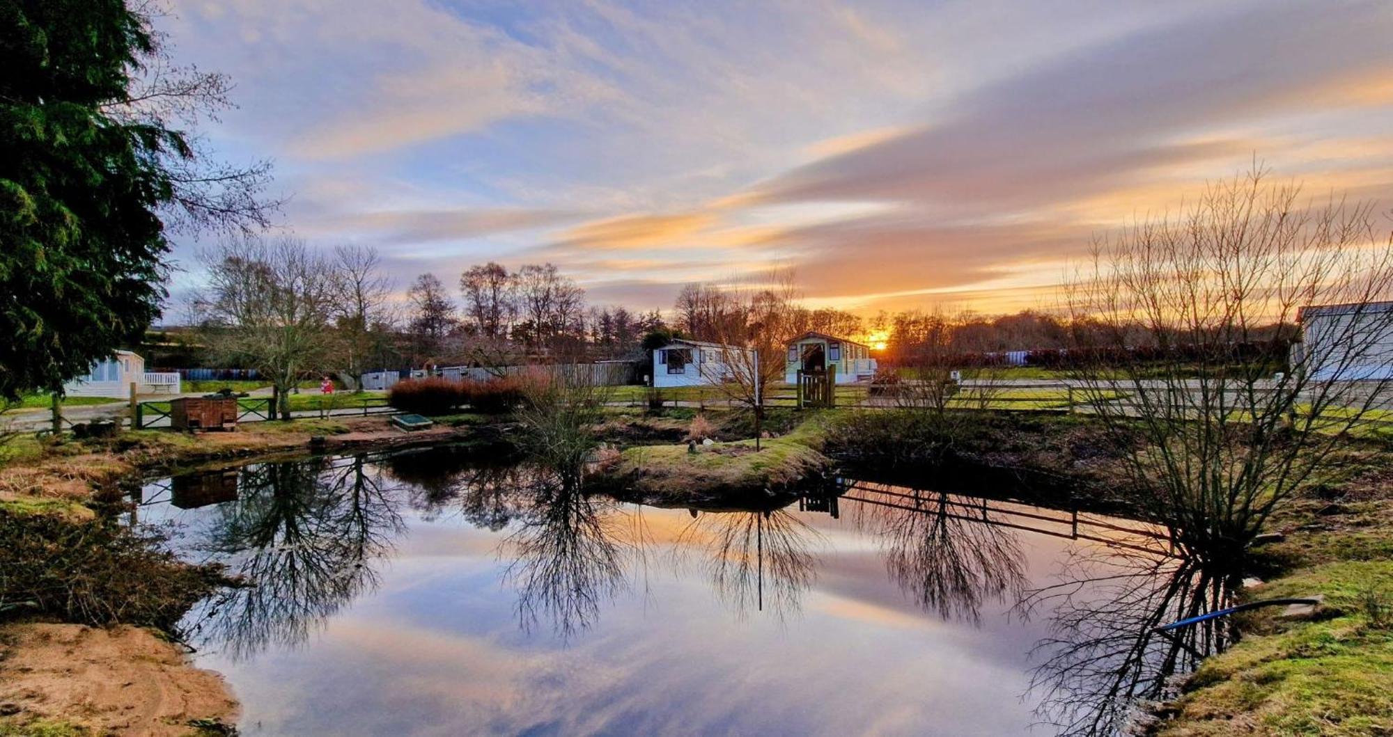 Готель Deeside Holiday Park Maryculter Екстер'єр фото